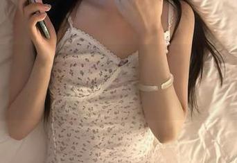 创意定制写真：二阶堂宅绘子的牛仔裤潮流启示录