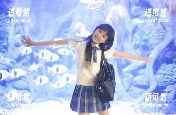 克拉女神 - YOYO海边私拍图包，展现无拘无束的阳光海滩生活
