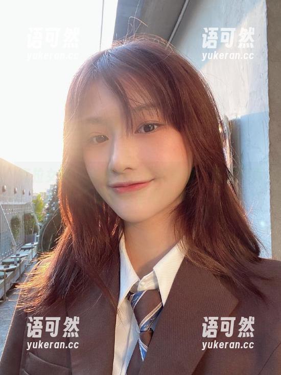 克拉女神 - 美丽办公室的秘密：周迪写真原图与壁纸分享