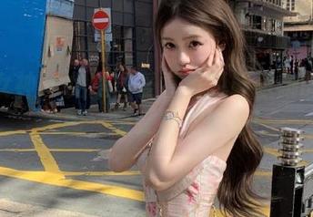 克拉女神 – 免费享受嘉萌脱鞋量脚的真实美图，感受视觉盛宴！