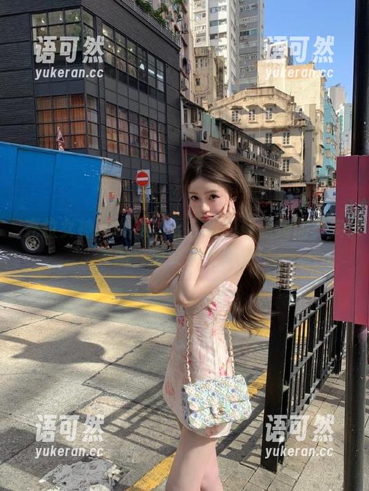 克拉女神 - 免费享受嘉萌脱鞋量脚的真实美图，感受视觉盛宴！