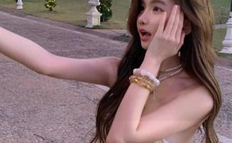 克拉女神 – 免费奉上杨暖剧情图包，让你体会她不同风格的写真艺术，精彩不容错过！