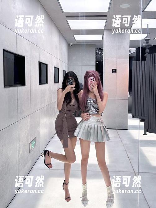 克拉女神 - 引人注目的最新图包：雅楠吊带写真的多样风格解读