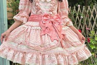 精致与艺术共存：兔子Zzz不吃胡萝卜的礼服美图私拍解析