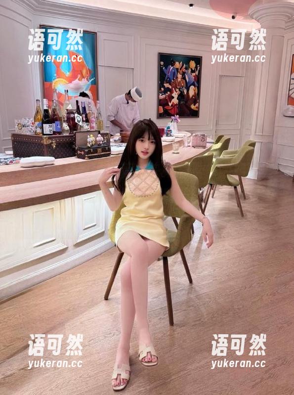 兔玩映画重磅推荐，快来观看“学姐请宠爱我吧”的写真作品，感受图片中的甜蜜与动人！