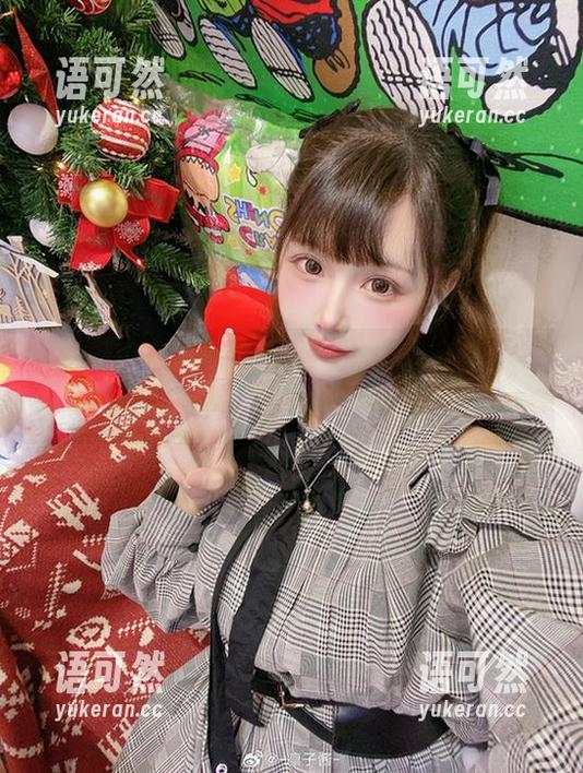 深入探索凛子酱的私拍美足资源，感受她独特的风格与迷人气质！