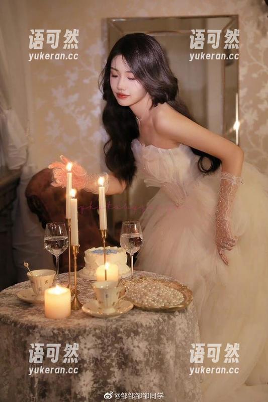 初夏女神 - 精选依依白衬衫套图，带你领略别样的清新风尚