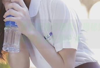 初夏女神 – 双双的独特视角：揭秘妹妹写真作品集中的艺术