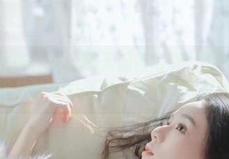 初夏女神 – 点点秋天问候写真：在自然中绽放的美丽瞬间，璀璨图包分享