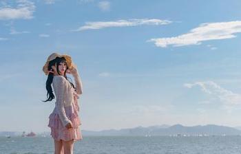 在咬一口兔娘的写真作品集中，发现tellmetellme的无限魅力