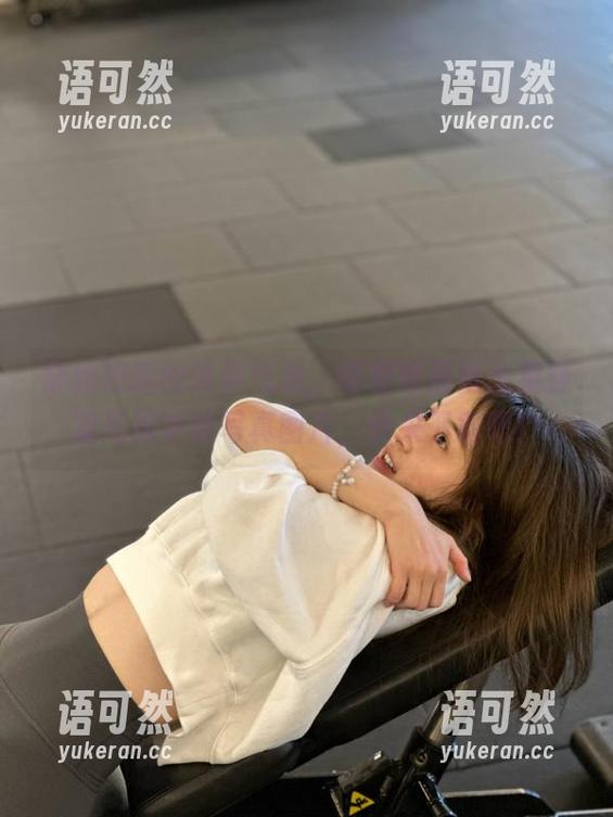 穿越校园的青春气息，喵糖映画推出免费双马尾学妹写真图片，快来下载吧！