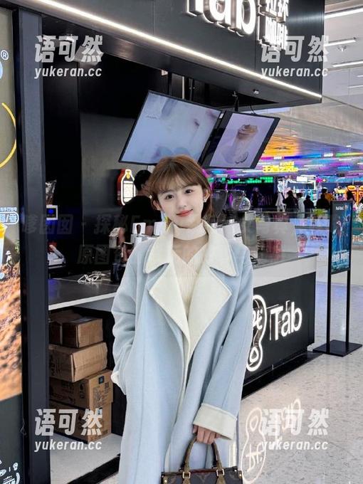 嗲囡囡 - 探秘Emily尹菲修女写真，领略原图资源背后的故事与情感