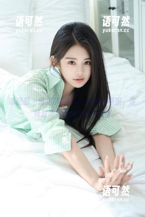 嗲囡囡 - 精美李筱乔jo私拍美脚原图，演绎时尚与经典的完美结合