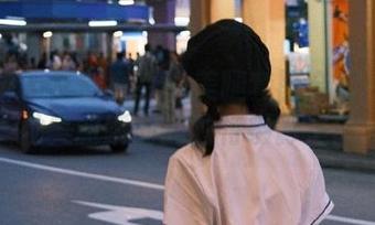 嗲囡囡 – 艾静香经典美腿套图合集：记录她美丽瞬间的独特摄影之旅