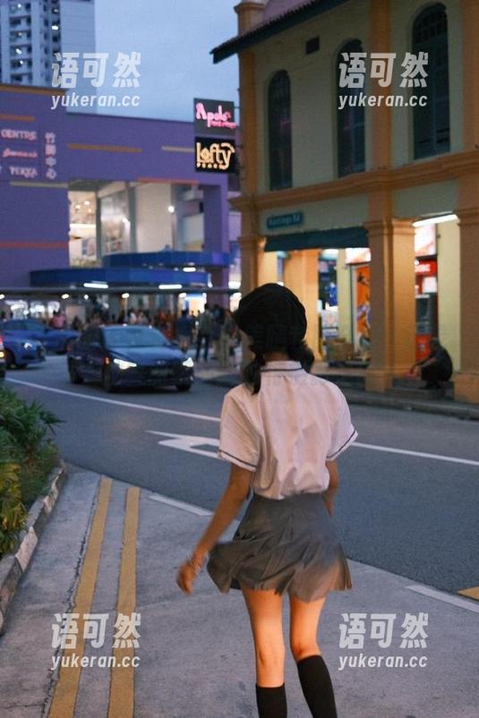 嗲囡囡 - 艾静香经典美腿套图合集：记录她美丽瞬间的独特摄影之旅