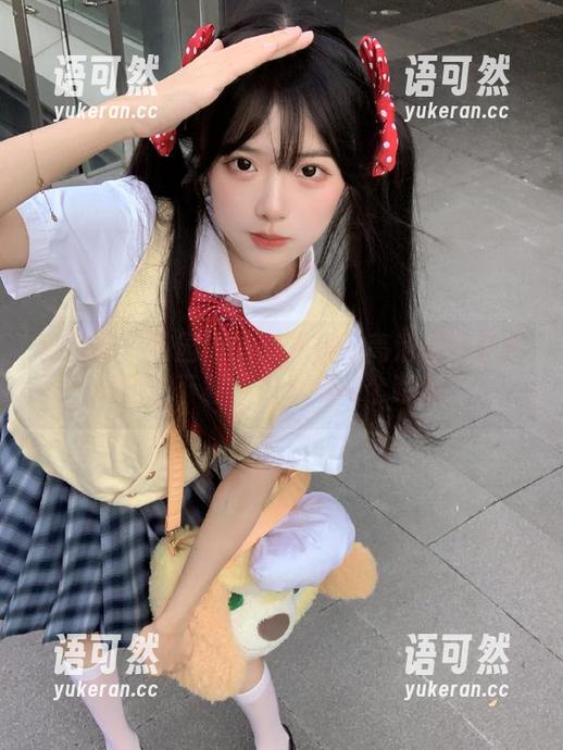 嗲囡囡 - 校园中的时光机：高清陈怡曼写真免费下载，记录每一个瞬间！