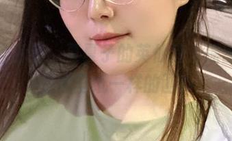 谁能告诉我，夏夏子的英仙座是原图，还是像壁纸一样的画？