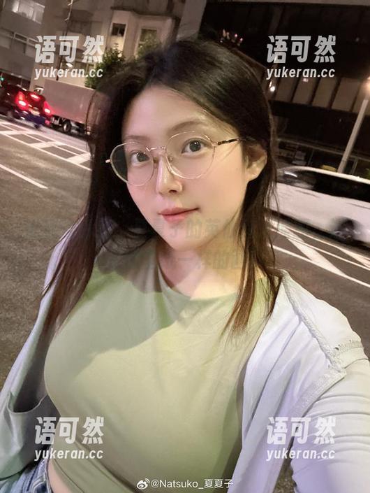 谁能告诉我，夏夏子的英仙座是原图，还是像壁纸一样的画？