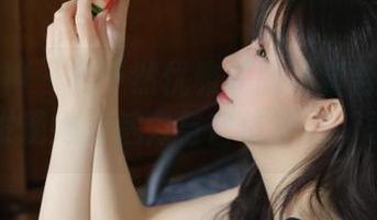 头条女神 – 周予然优雅礼服写真合集更新，发现她的魅力与自信的全新表达