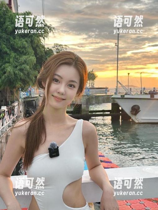 头条女神 - 感受大蜜蜜的甜心魅力，写真合集带你走进她的世界