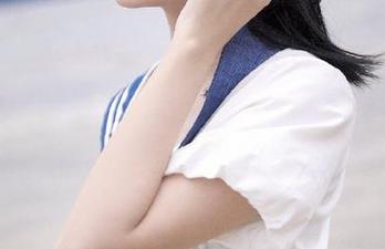 头条女神 – 体验小晴子的高跟鞋魅力，独特写真资源将带你走进时尚的殿堂