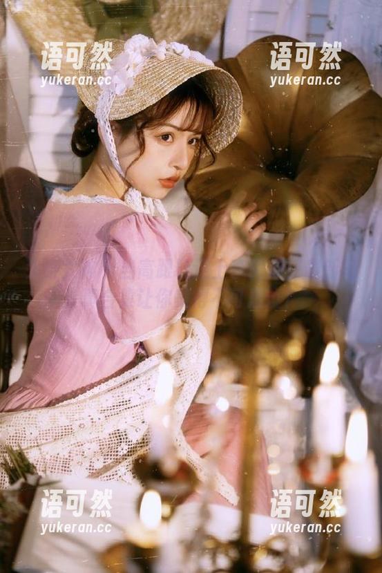 头条女神 - 当高跟鞋遇上李丽莎：最新写真合集让你美得不可思议！