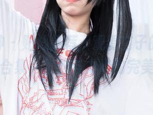 头条女神 – 贴心推荐，观看玄子的洛城巾帼写真合集，优雅与力量的完美结合！