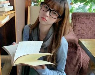 头条女神 – 看看郭忆然的旗袍美图资源，告诉你什么叫做时尚与传统的完美融合！