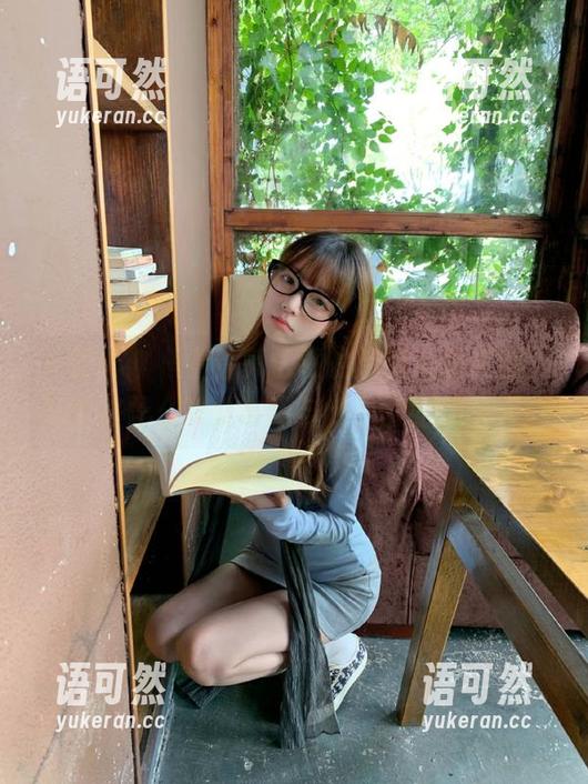 头条女神 - 看看郭忆然的旗袍美图资源，告诉你什么叫做时尚与传统的完美融合！