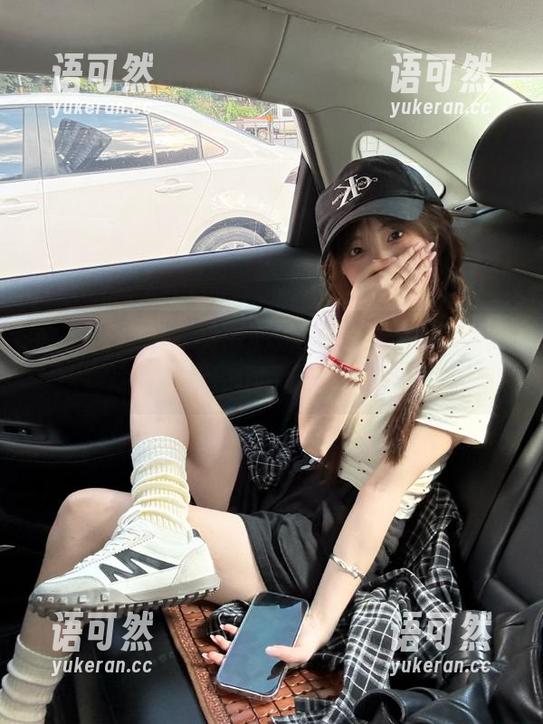 微密圈 - 精彩无限的奶宝妹纸高清写真，试衣间内的青春与魅力