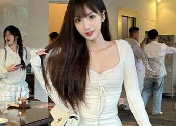 妖精社 – 长腿的魅力不可挡：佳凝图库精选让你走路都自信满满！