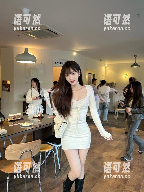 妖精社 - 长腿的魅力不可挡：佳凝图库精选让你走路都自信满满！