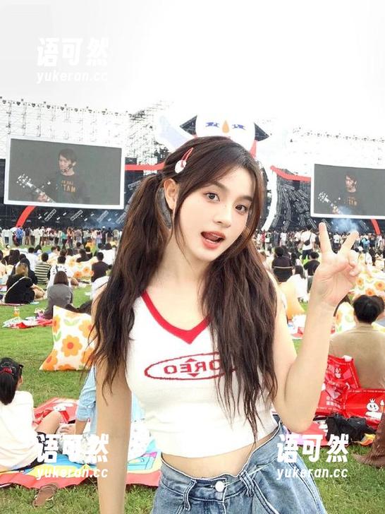 妖精视觉 - 粥粥的服务生肉丝袜写真，绝美图片分享让人心动不已