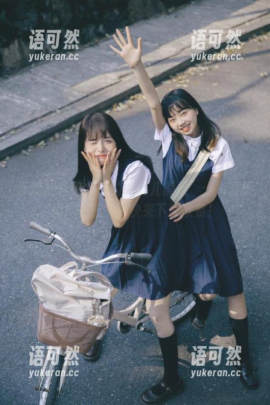 学妹加速跑 - 她的“佳儿美足”：高清原图尽在源头，快来下载欣赏！