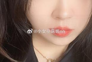 独特的小女巫露娜金丝旗袍写真合集，快来分享她的美丽故事吧！