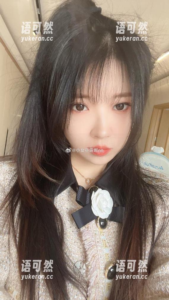 小女巫露娜 独特的小女巫露娜金丝旗袍写真合集,快来分享她的美丽故事吧!