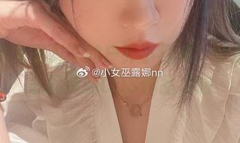 迎接小女巫露娜的户外小红裙，欣赏她精心打造的COS作品之旅