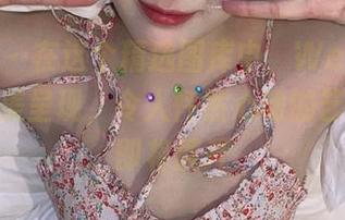 尤果网 – 在这个精选图库中，Wendy的美脚完美呈现，令人怦然心动的艺术之旅即将展开