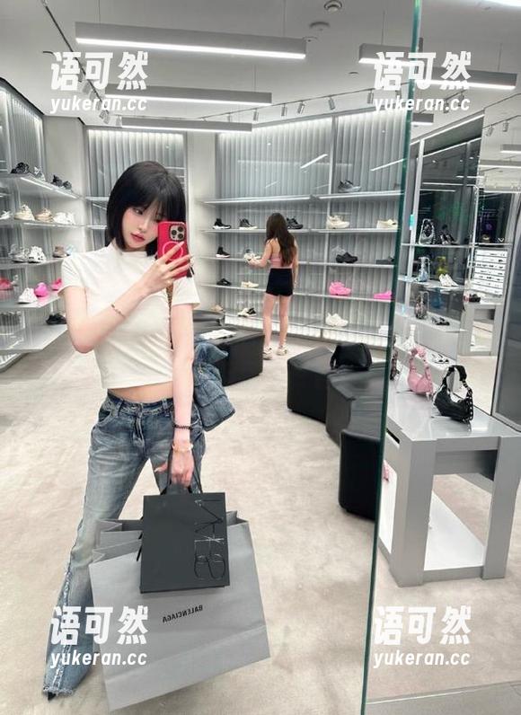 尤果网 - 独特泳装视角，于梓馨写真作品中展现无尽的夏日梦想