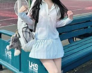 尤果网 – 抢先体验！仙妮学姐的写真图包，所有照片免费分享等你来拿！