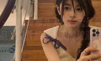 尤果网 – 跟随凌希儿入秋：无圣光连衣裙作品，图片展现秋天的浪漫风情