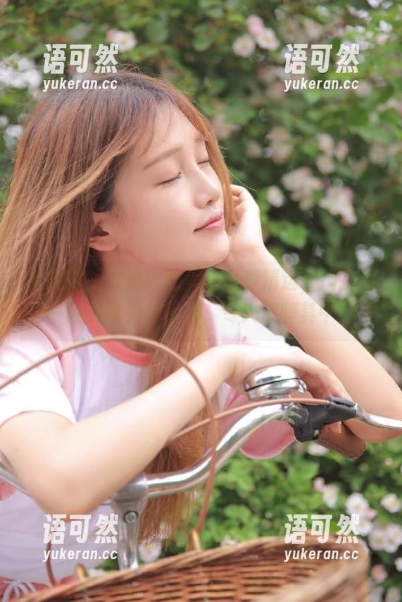 尤果网 - 尤娜娜的美脚写真精选，捕捉那一刻的唯美与优雅，令人沉醉其中！