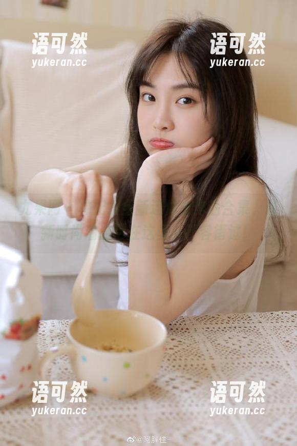 尤果网 - 林妃媛全新连体衣作品合集，最新时尚潮流尽在这里，不容错过！