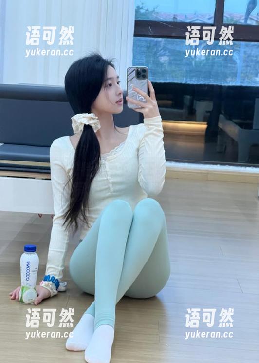 尤果网 - 独特视角下的王幼贞秘书写真合集，带你欣赏多样风格的图片