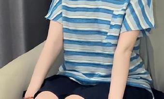尤果网 – 球球短裙写真分享：让每一位观者都能感受到无尽的魅力与风情