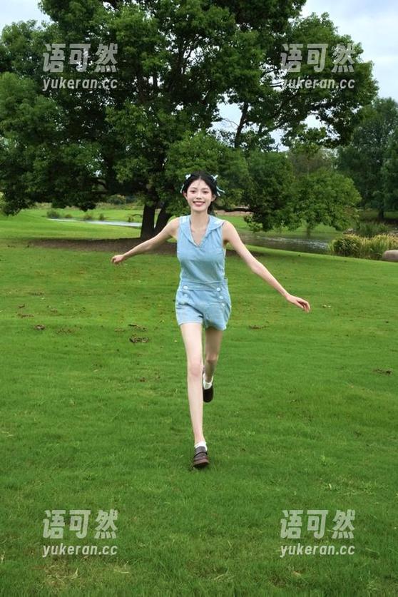 尤果网 - 温暖夏日，笑笑泳装高清合集：快乐时光就要尽情分享！
