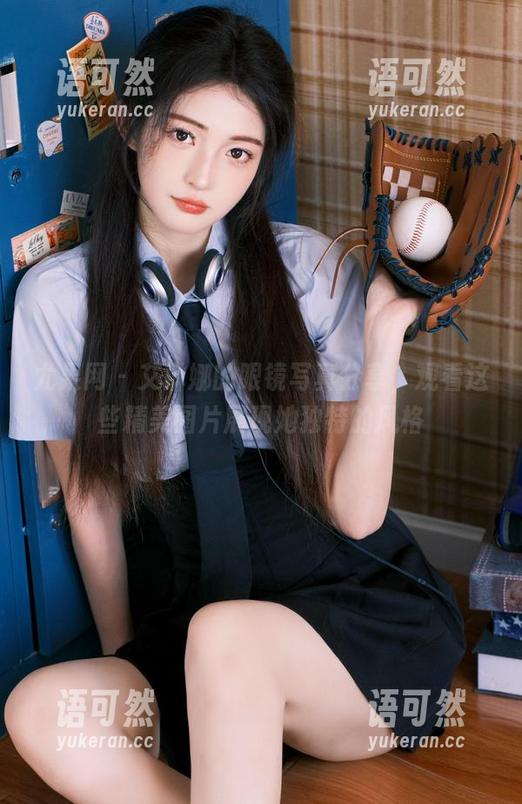 尤果网 - 艾琳娜的眼镜写真分享，观看这些精美图片展现她独特的风格