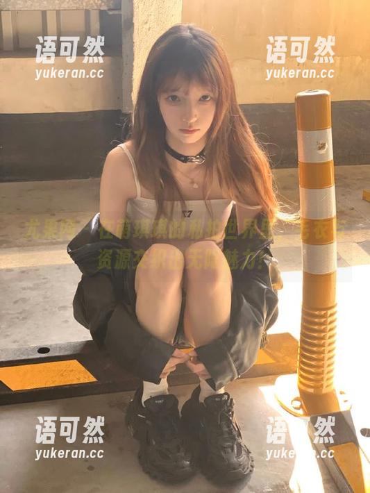 尤果网 - 在萌琪琪的私拍世界里，毛衣与资源交织出无限魅力！