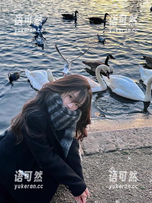 尤果网 - 吸睛谭晓彤甜心套图，温暖与活力交织的精美瞬间