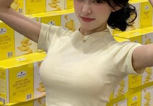 尤果网 – 把温暖带回家：赵娜娜棉袜写真原创壁纸原图分享
